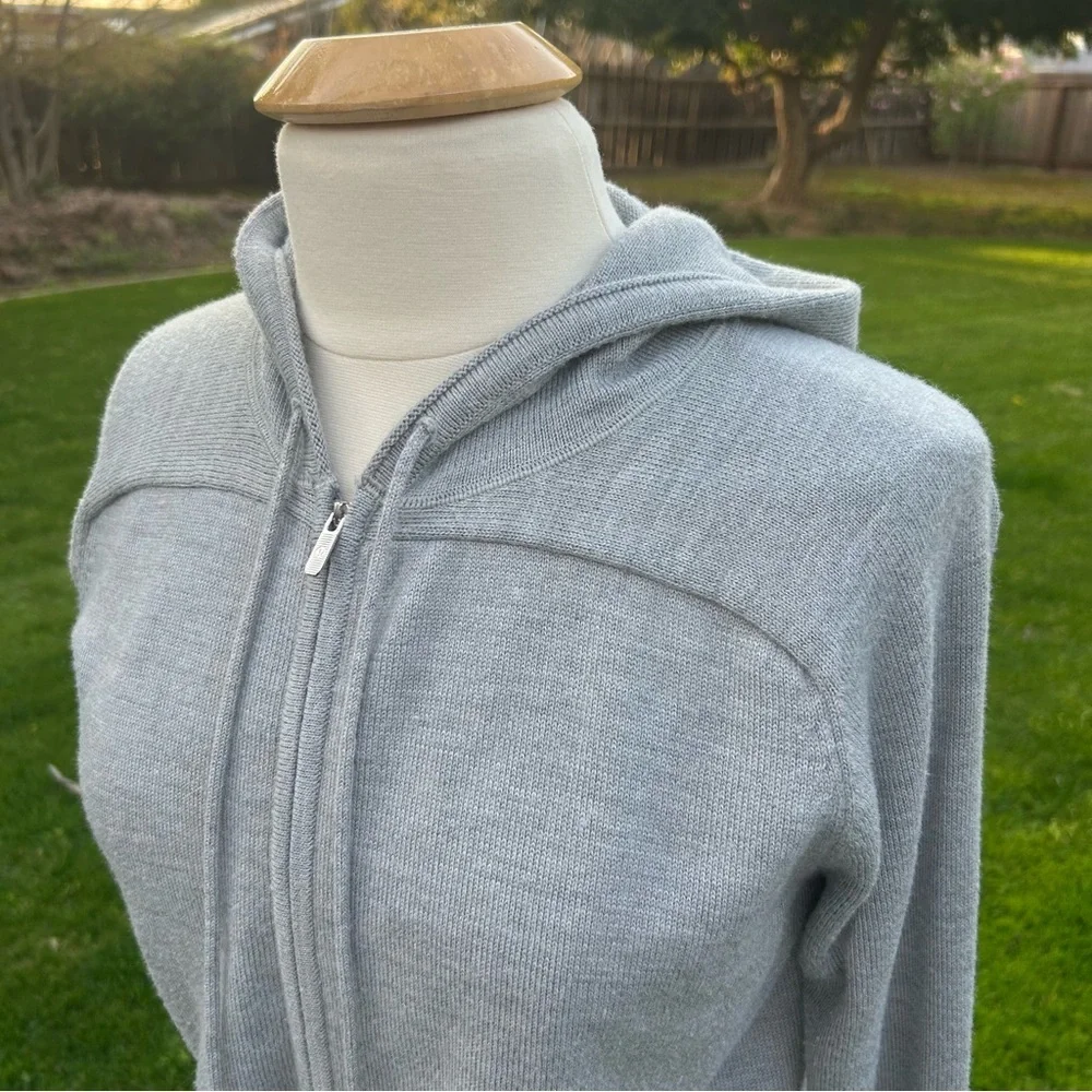 Lululemon Gray Rise & Move Hoodie Heathered Silver Drop | Size 8 / 10 EUC